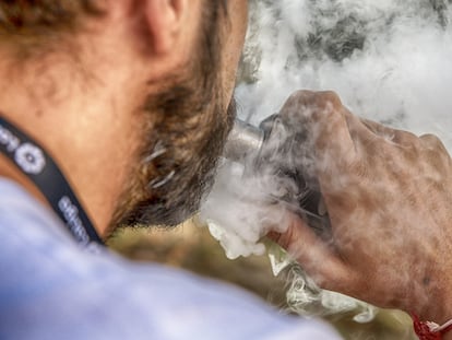 Uno de los discursos que más ha calado de la industria del vapeo y el cigarrillo electrónico es que estos dispositivos están pensados para dejar el tabaco.