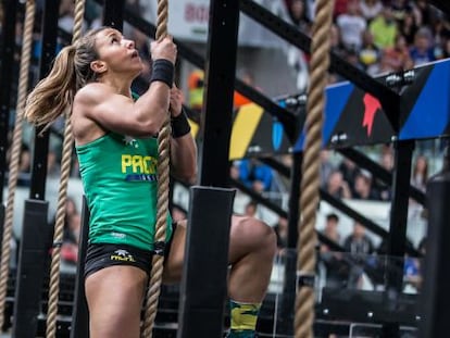 Una participante en una competición de CrossFit.