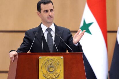 Fotografía de El Asad durante un discurso distribuida por la agencia oficial de noticias siria, Sana.