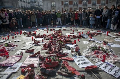 Concentración en la Puerta del Sol de Madrid contra la violencia de género y en apoyo a las mujeres en huelga de hambre.