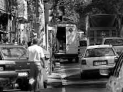 b 36512 - 5/set/00 - color - Transito en Barcelona. - Foto: Vicens Gimenez