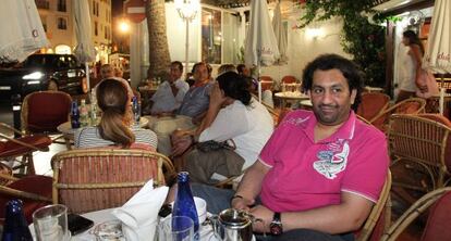 El jeque Abdullah Al Thani, en un bar de Puerto Banús (Marbella).