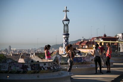 Pocos turistas en el Park Güell de Barcelona.