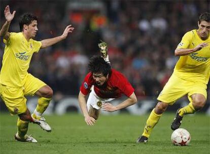 Park Ji-Sung, del Manchester United, cae ante Capdevilla