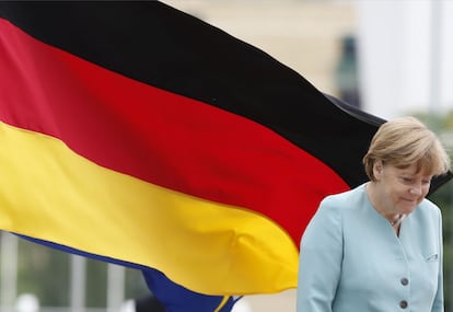 La canciller alemana Angela Merkel, a su llegada al Parlamento de Bosnia, en Sarajevo. Merkel se encuentra de gira por los Balcanes visitando Albania, Serbia y Bosnia, pa&iacute;ses que desean integrarse en la  Uni&oacute;n Europea.