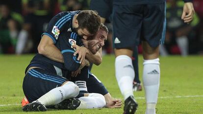 Nacho celebra con Ramos su gol contra el Sevilla.