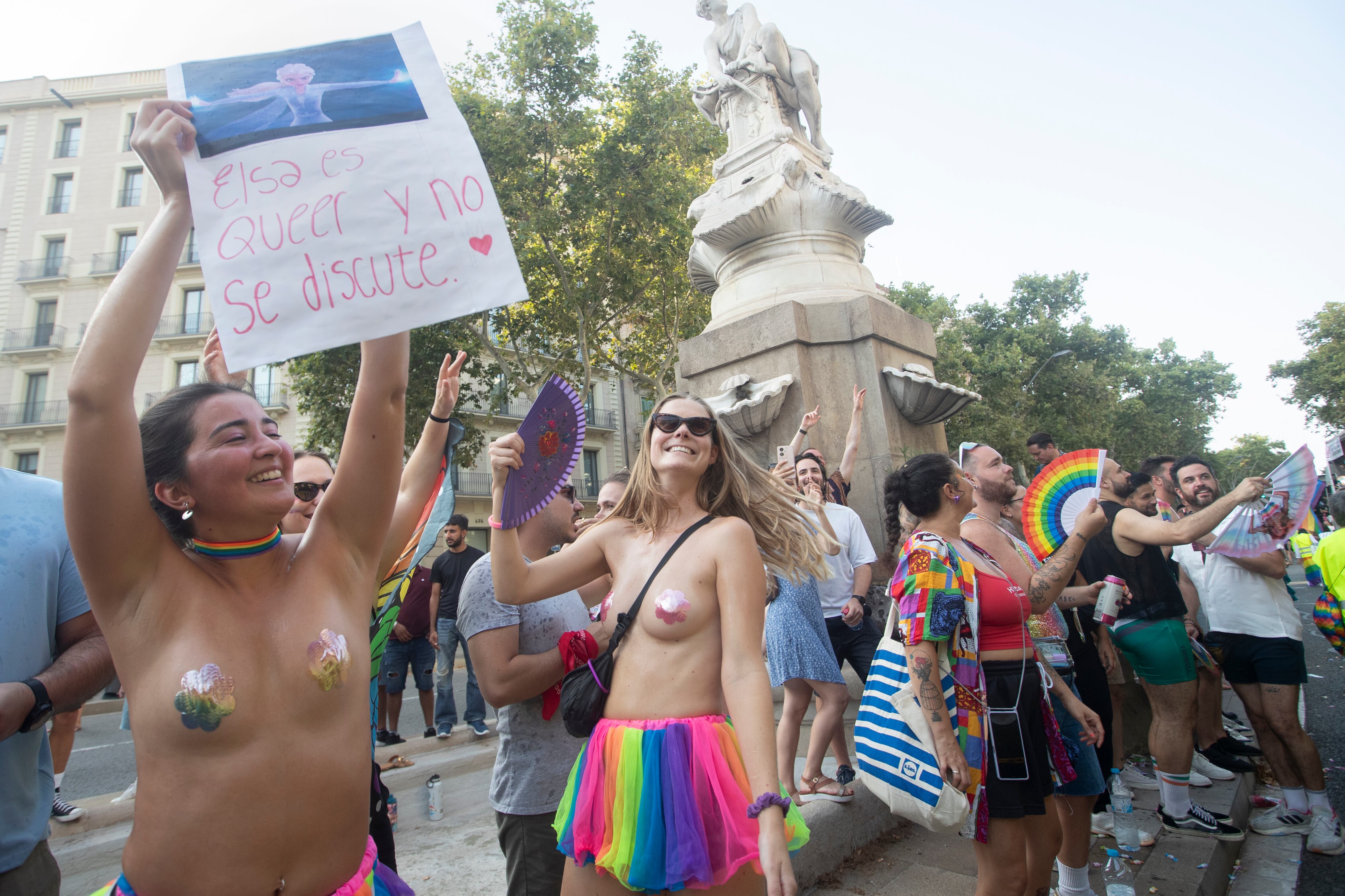 El Pride llena Barcelona y reivindica más educación en diversidad 