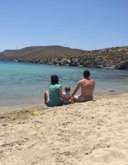 Sara Carbonero, Iker Casillas y Martín en sus recientes vacaciones a Grecia