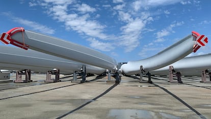 Windmill blades, ready for installation 

