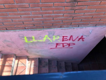 Pintada aparecida este domingo en el domicilio del juez Llarena en Sant Cugat.