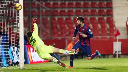 Piqué marca a l'Espanyol a la Supercopa catalana.