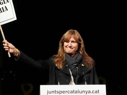 La cabeza de lista de JxCat al Congreso por Barcelona, Laura Borras, en un acto electoral ante la cárcel de Lledoners.