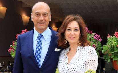 Ana Rosa Quintana y Juan Muñoz en la Feria de Abril de Sevilla el 15 de abril de 2018.