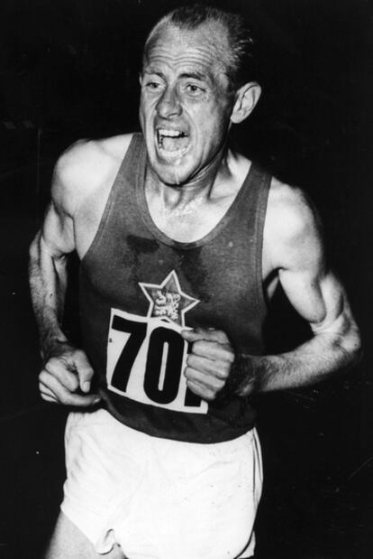 El atleta Emil Zátopek (Koprivnice, 1922-Praga, 2000), en una imagen de 1954