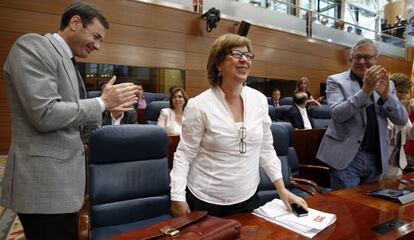 Manu Menéndez vuelve a ocupar su escaño en el pleno de la Asamblea de Madrid.