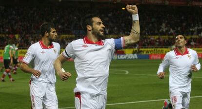 Negredo celebra su primer gol.