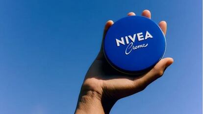 La Nivea de caja azul, un clásico cosmético.