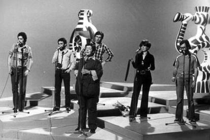 El grupo Mocedades, con la vocalista Amaya Uranga en primer plano, durante una actuación.