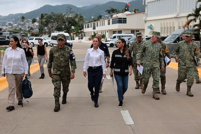 Claudia Sheinbaum y la gobernadora del Estado de Guerrero, Evelyn Salgado, tras el huracán 'John'