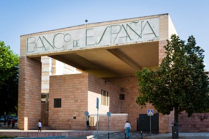 Sala de Arte del edificio Moneo, antigua sede del Banco de España en Jaén, uno de los lugares recogidos en el libro ‘Rótulos chuléricos de Jaén’, de Juan Montoro y Carlos Campo.