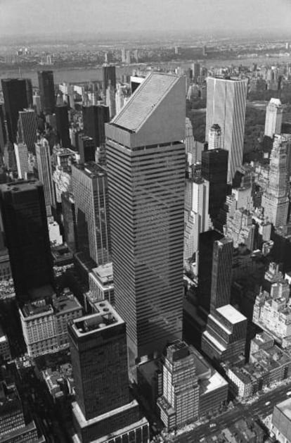 Vista del Citicorp en 1977, por entonces el octavo rascacielos más alto del mundo. |