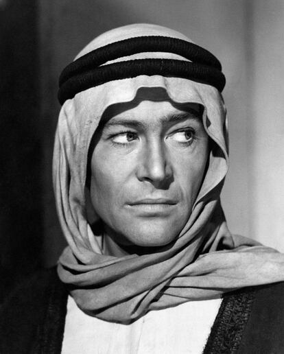 El actor caracterizado del personaje que lo lanzó al estrellato, Lawrence de Arabia.