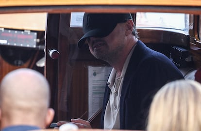 Leonardo DiCaprio en una lancha en Venecia, el 26 de junio de 2025, antes de la boda de Sanchez y Bezos.
