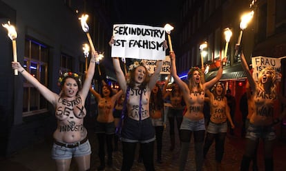 Activistas de Femen protestan contra la prostitución en Alemania, 25 de enero de 2013.