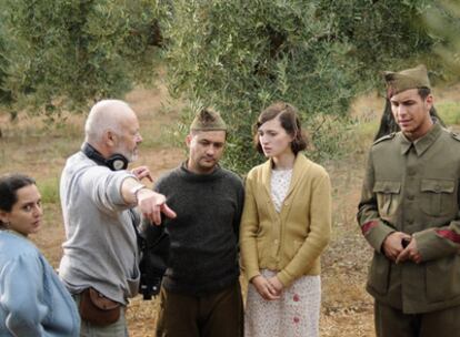 De izquierda a derecha: Pepa Rus, Michael Radford, Secun de la Rosa, María Valverede y Mario Casas