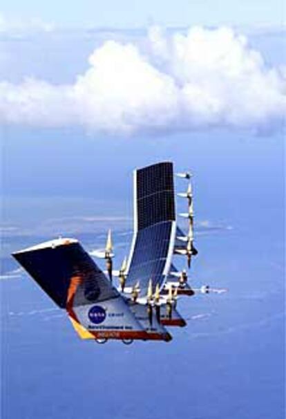 <b><font size="2">La NASA intenta batir el récord de altitud con un avión solar</b></font>