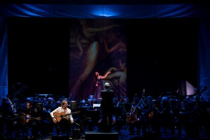 A moment from guitarist and composer José Antonio Rodríguez's performance at the 2024 Córdoba Guitar Festival.