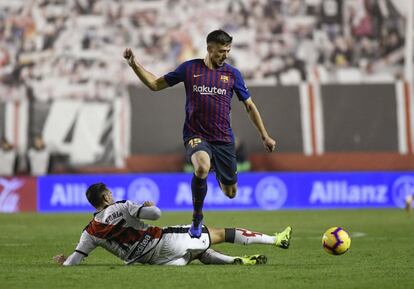 Lenglet, salva la entrada de Alex Alegría.