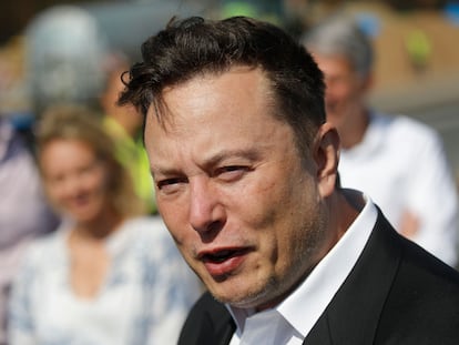 Elon Musk, el CEO de Tesla, habla con los medios en Gruenheide, cerca de Berlín (Alemania), el 3 de septiembre de 2020.