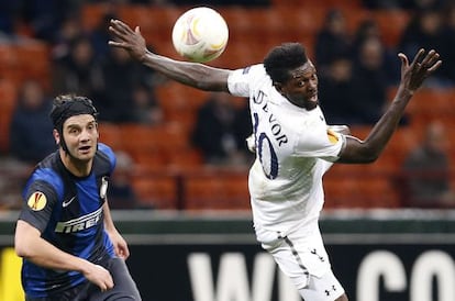 Adebayor, durante el partido contra el Inter.