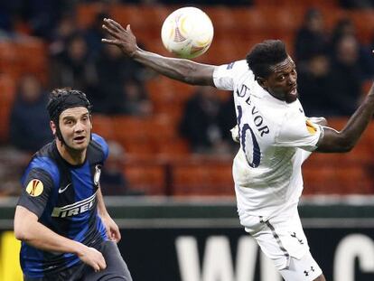 Adebayor, durante el partido contra el Inter.