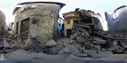 Edificios destruidos en la ciudad italiana de Trisungo tras el terremoto del pasado 30 de octubre de 2016.