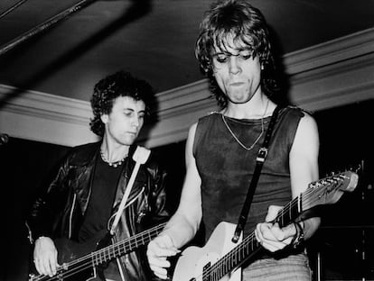 Alan Mair y Peter Perrett tocando con The Only Ones en 1978. 