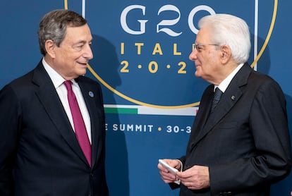 El primer ministro, Mario Draghi, y el presidente de la República, Sergio Mattarella, durante el G-20 celebrado en Roma.