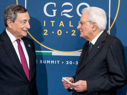 El primer ministro, Mario Draghi, y el presidente de la República, Sergio Mattarella, durante el G-20 celebrado en Roma.