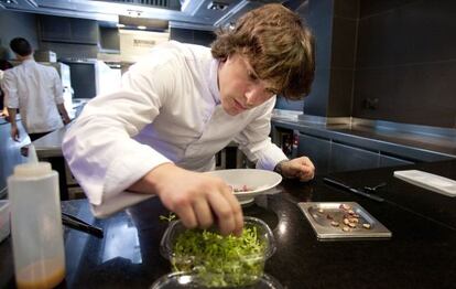 El cocinero Jordi Cruz, en su cocina del restaurante ABaC.