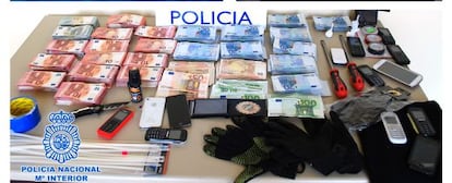 La Polic&iacute;a Nacional se ha incautado de las placas falsas y 45.000 euros en efectivo.  