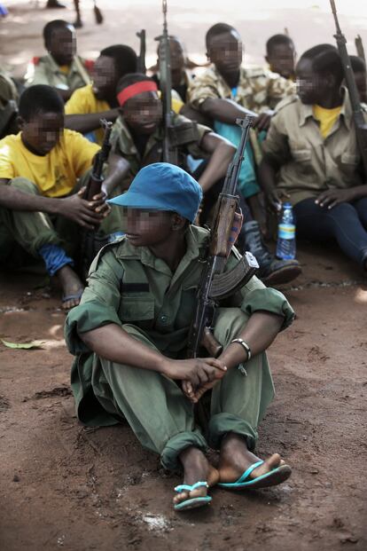 Ex niños soldados en la ceremonia de desmovilización celebrada en Yambio.