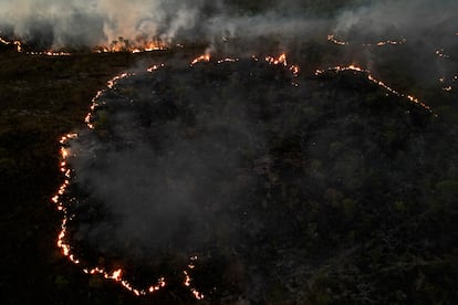 Los incendios se propagan en el área de protección ambiental de Pouso Alto, en el Parque Nacional Chapada dos Veadeiros, en Brasil. La imagen es del lunes 9 de septiembre de 2024.