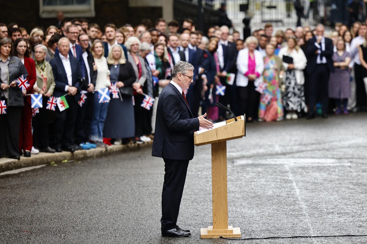 Vídeo | Así ha sido la emocionante llegada de Keir Starmer a Downing Street y su discurso como nuevo primer ministro de Reino Unido