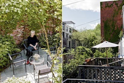 La escritora, en el patio de su casa en el barrio neoyorquino de Brooklyn.