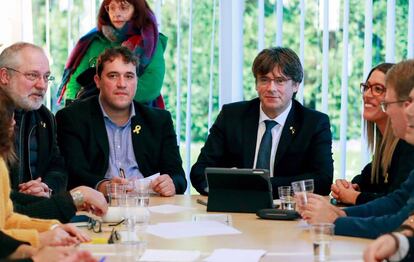 El presidente del PDeCAT David Bonvehí, junto a Carles Puigdemont.