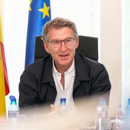 MADRID, 26/08/2024.- El presidente del PP, Alberto Núñez Feijóo, y la secretaria general del partido, Cuca Gamarra, durante la reunión del Comité de Dirección del Partido, este lunes. EFE/PP/Tarek *****SOLO USO EDITORIAL/SOLO DISPONIBLE PARA ILUSTRAR LA NOTICIA QUE ACOMPAÑA (CRÉDITO OBLIGATORIO) *****