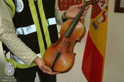 El violín Stradivarius Cremonensi, de 1715 decomisado por la policía.