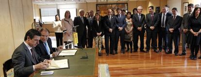 José Manuel Soria junto a los alcaldes de las ciudades españolas patrimonio de la humanidad.