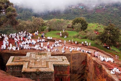 La iglesia cavada en la roca de St. George, una de las maravillas de Lalibela (Etiopía).